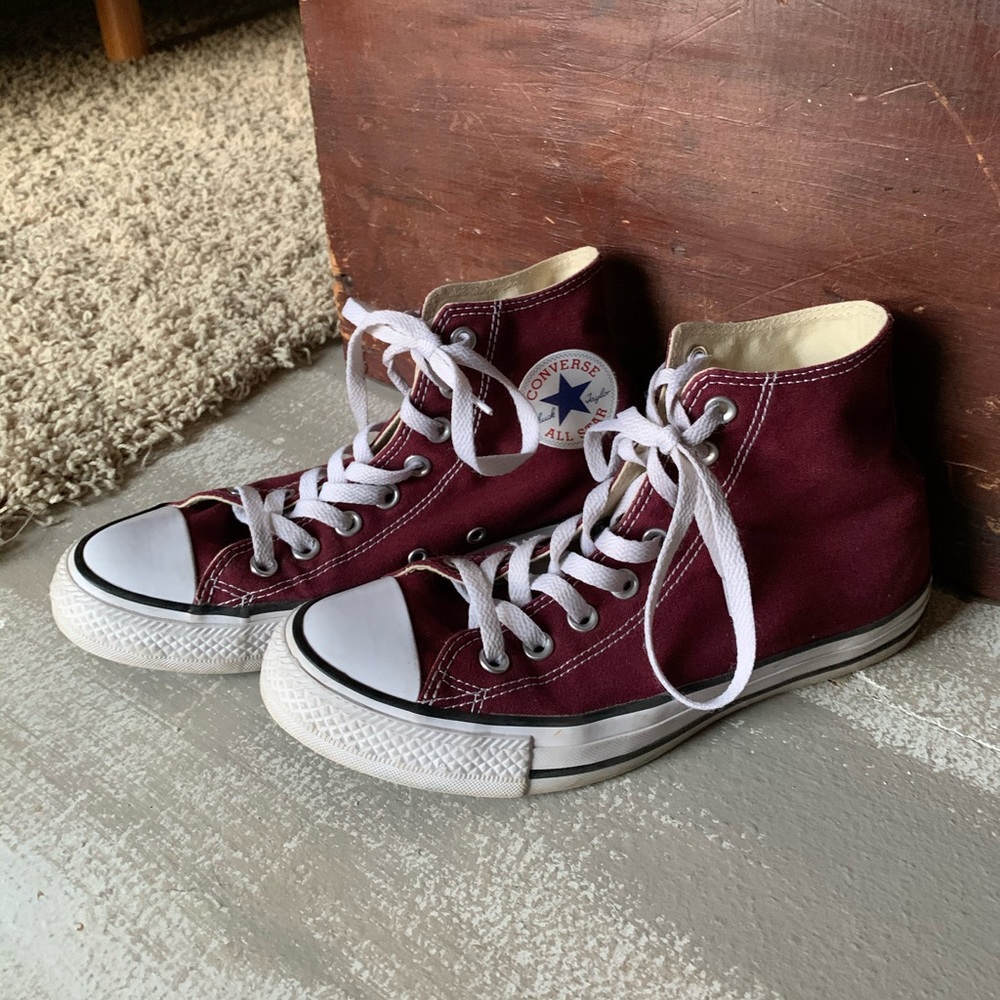Converse maroon hightops 6.5 Men’s/8.5 women’s